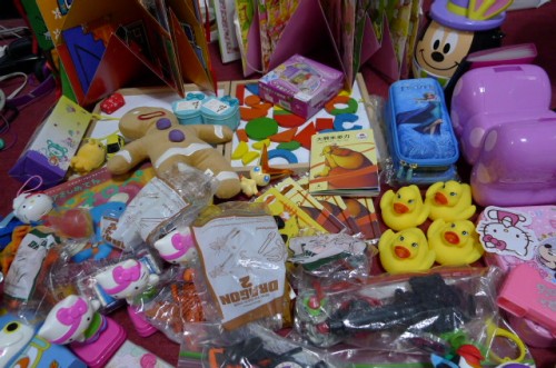 『已捐出』要捐贈玩具、原子筆、用品等一箱