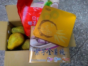 捐贈月餅一盒/柚子數顆