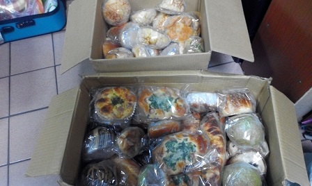 台東恩典福音中心感謝尚展公司捐贈麵包兩箱